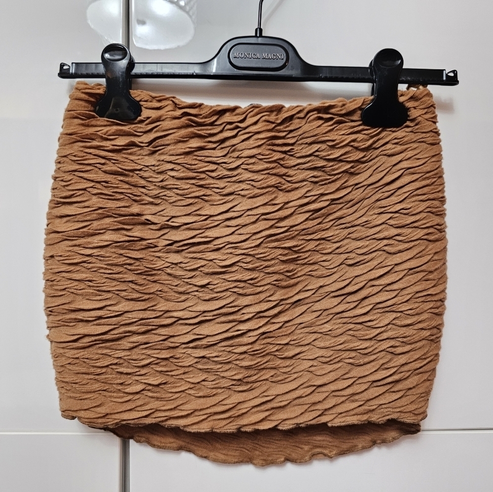 Camel Textured Low Rise Micro Mini Skirt - Picture 3 of 9